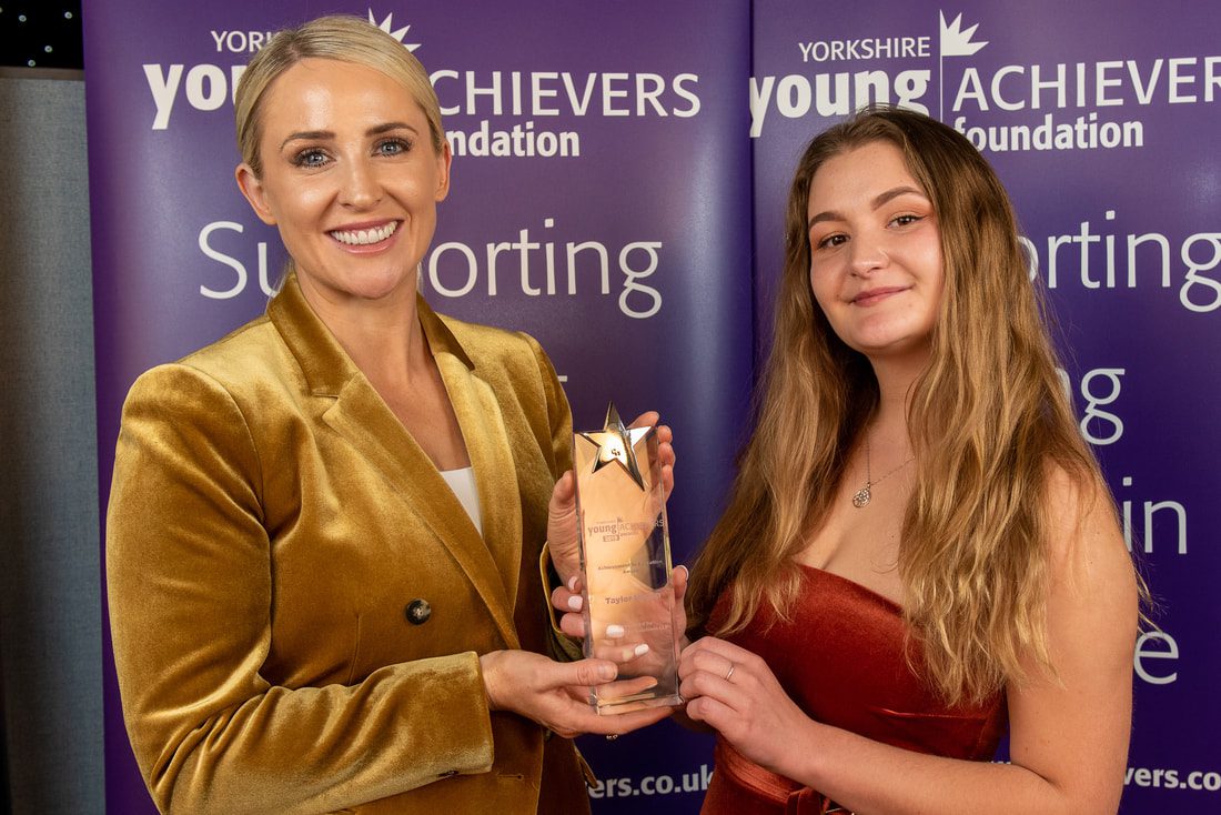 lizzie-jones-and-education-winner-taylor-hogan_orig